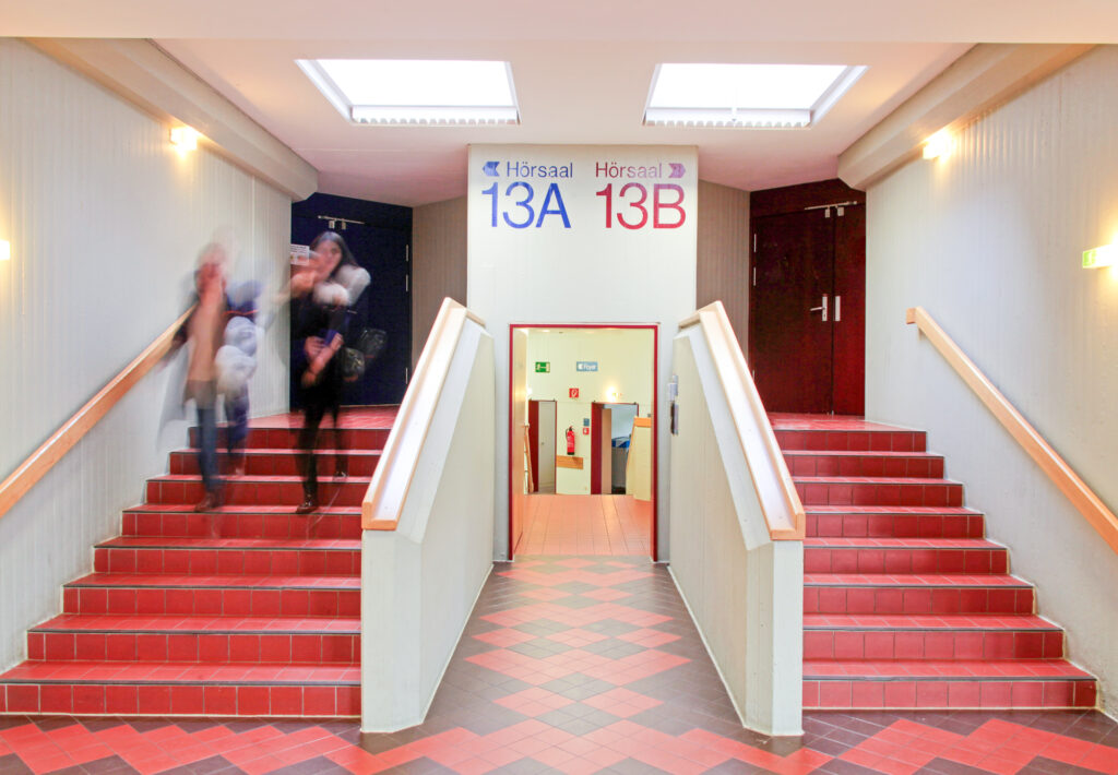 Abbildung des Hörsaals 13A und 13B der MNR-Klinik in Düsseldorf